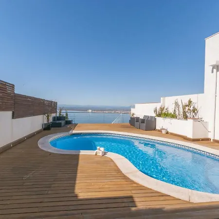 Spacious In With Private Pool فيلة *