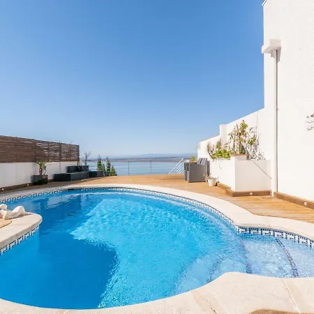 Spacious In With Private Pool فيلة *